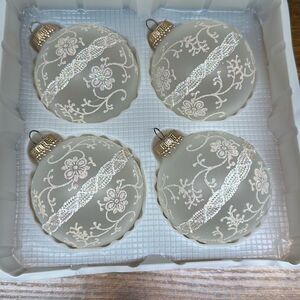 Christmas by Krebs Glass Ornaments set of 4 Ribbons Lace Beige Gold Crown